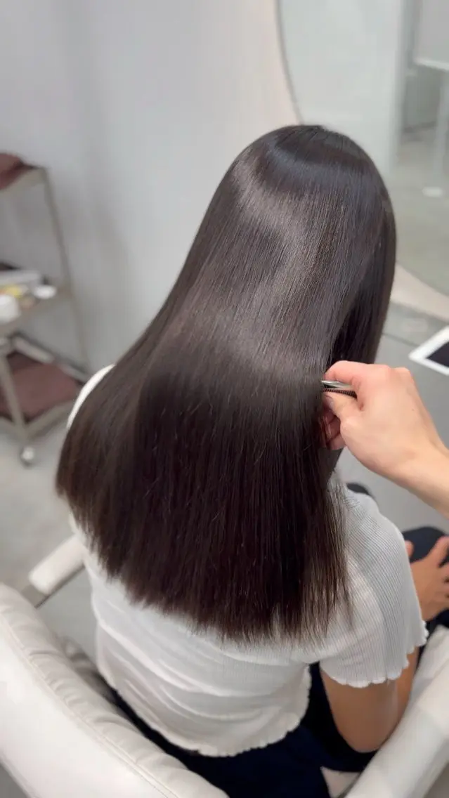 セミロング 縮毛矯正 トリートメント 代官山×美髪 縮毛矯正艶カラー🫧のヘアスタイル