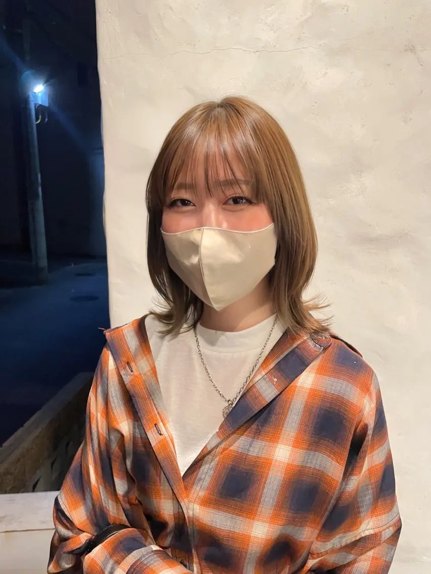 ミディアム カラー 岩渕 春菜のヘアスタイル