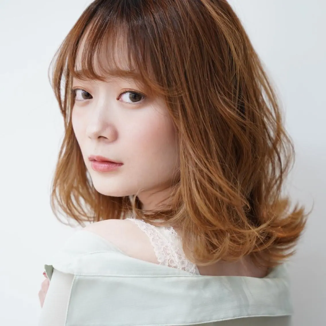 ミディアム 越智 咲穂のヘアスタイル