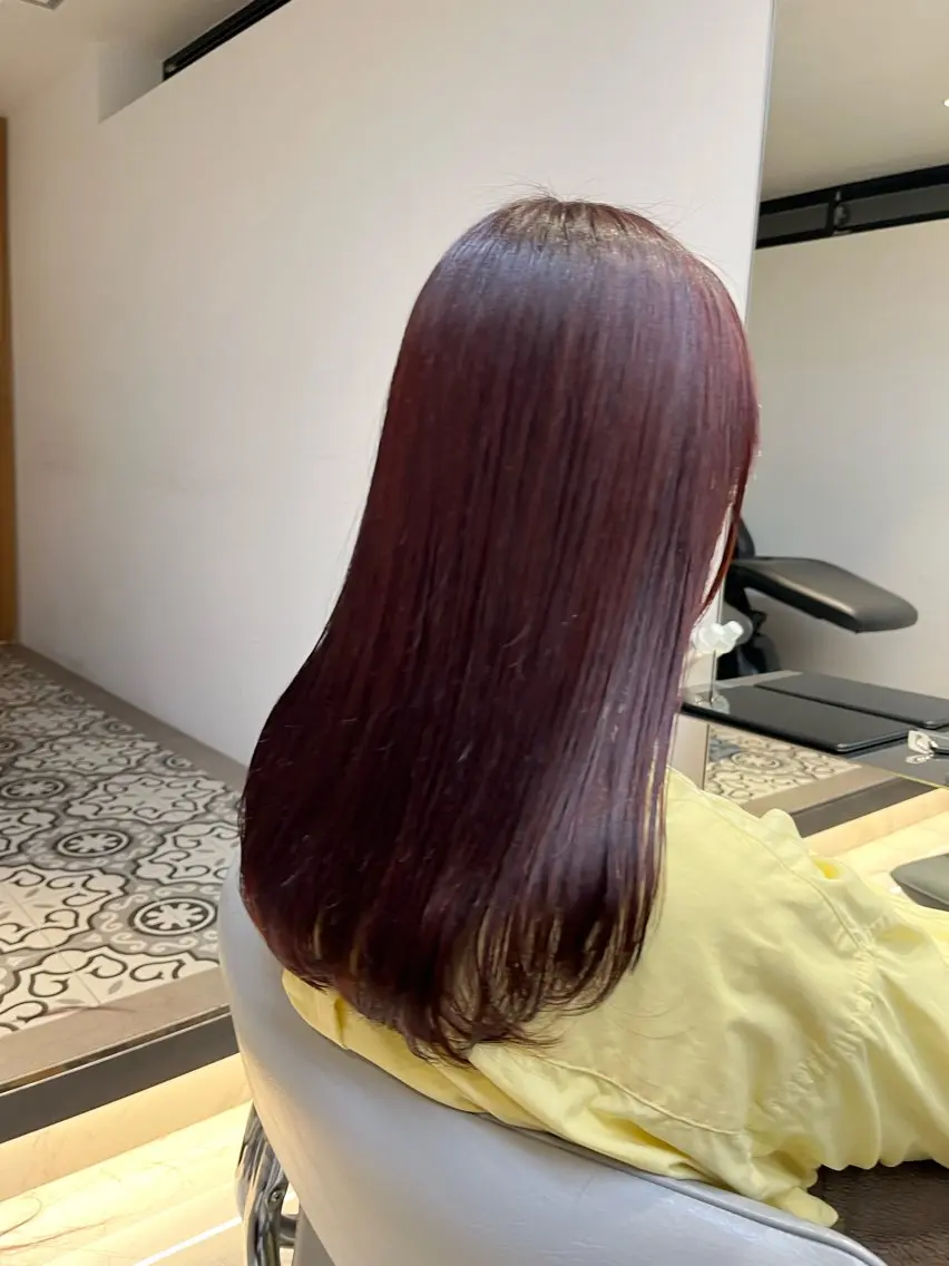セミロング カラー ボルドーカラー ブラウンカラー カシス ピンクカラー レッドカラー ヘアカラー トリートメント ヘッドスパ ヘアセット カジュアルを女っぽく 𝗮𝘆𝗮𝗰𝗼のヘアスタイル