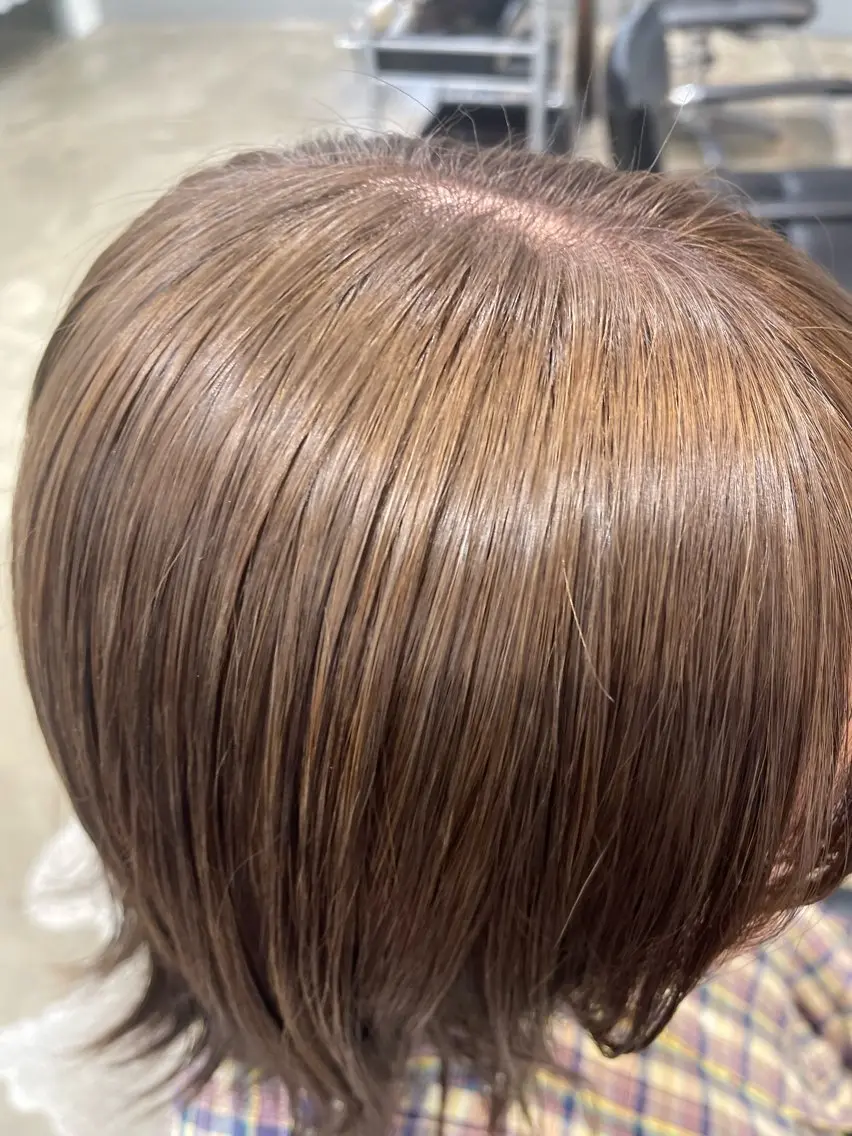 ショート カラー ヘアカラー トリートメント 💓パーマ，💗 レイヤーカットのヘアスタイル