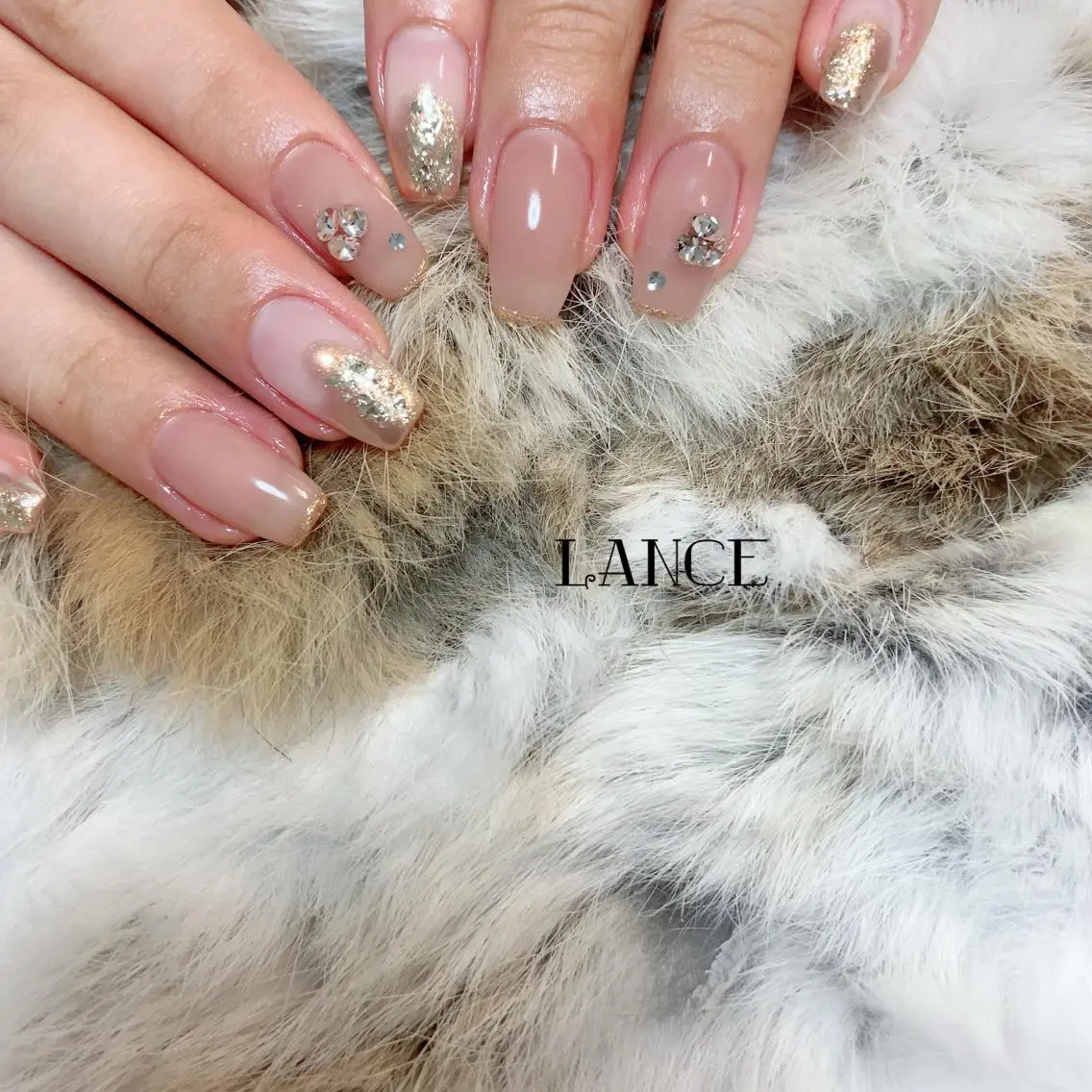ミディアム ネイル クリスマス オーロラネイル フレンチネイル ワンホンネイル 冬ネイル ハンドネイル Lance nailのネイルデザイン
