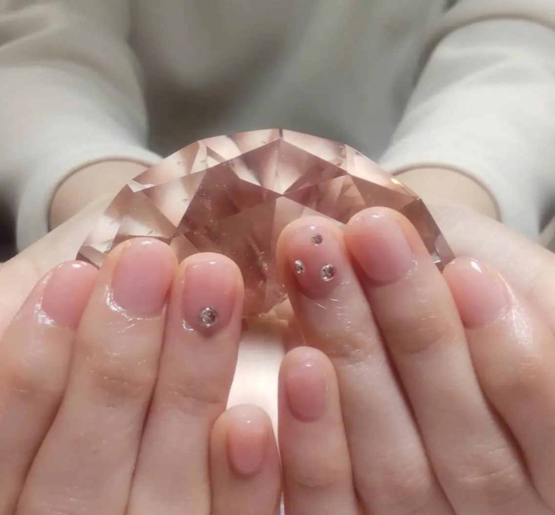 ネイル フレンチネイル キラキラネイル ネイビー ニュアンスネイル オフィスネイル ハンドネイル Nailist Honamiのネイルデザイン