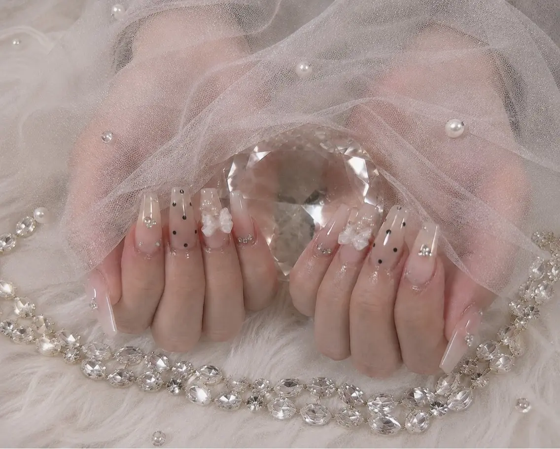 ネイル ドット ロングネイル スカルプネイル ワンホンネイル ハンドネイル 𝑅𝑖𝑛 🫧 アクリルスカルプのネイルデザイン