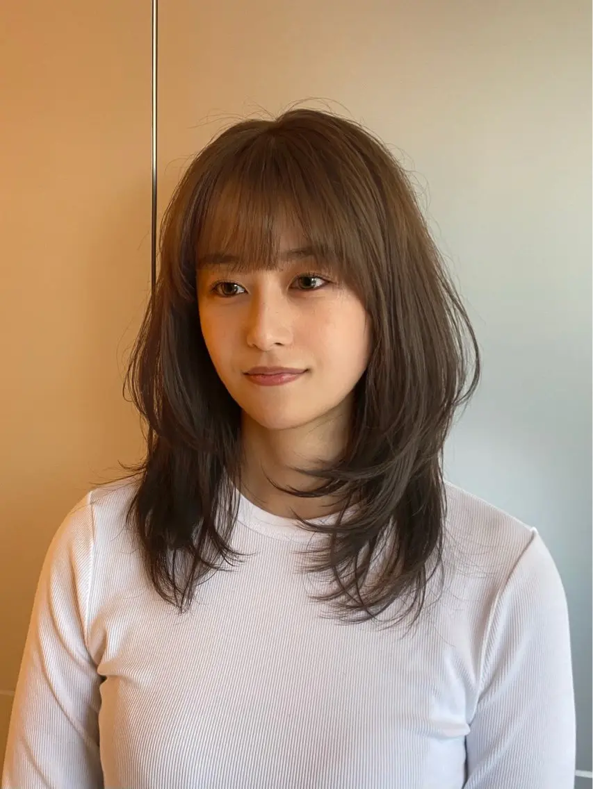 セミロング チョコレートブラウン くびれヘア 顔まわりレイヤー 顔周りカット ヨシンモリ カット ヘアカラー トリートメント 田邉 偉楓のヘアスタイル