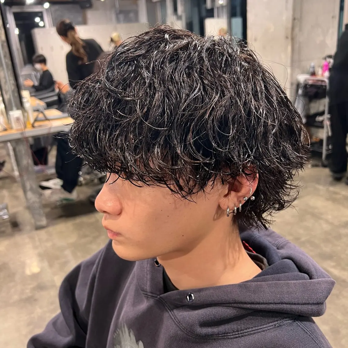 ショート カラー パーマ ヘアアレンジ メンズ キッズ アップバング センターパート マッシュウルフ マッシュ メンズパーマ 🥣大人っぽ韓国 スタイル🥣アヤノのヘアスタイル