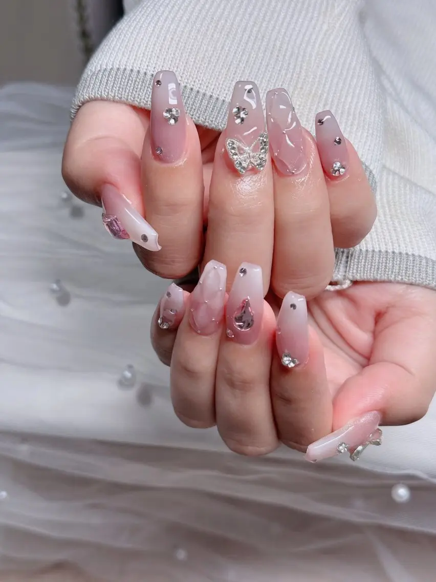 ネイル オーロラネイル フレンチネイル ジェルネイル ハロウィン キラキラネイル H.baby Nail Salonのネイルデザイン