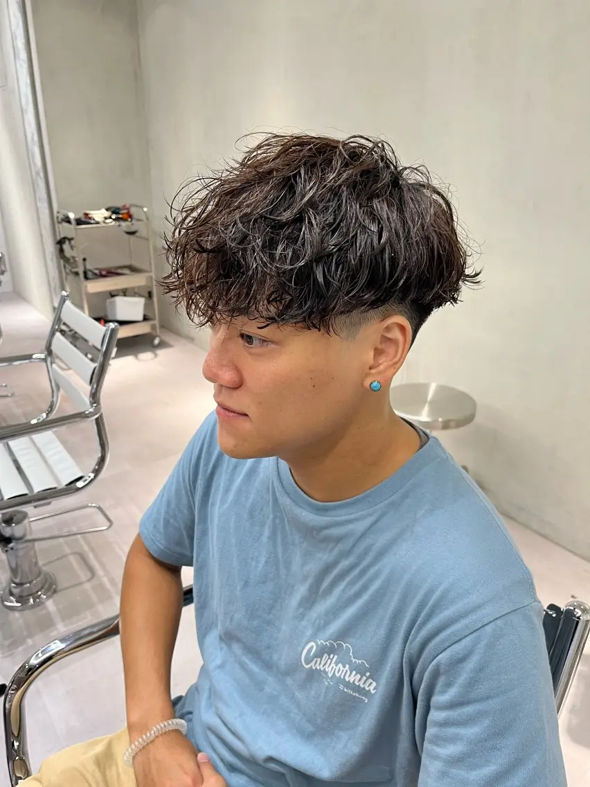 ショート パーマ メンズ ⚡メンズパーマフ ェードカットTomyのヘアスタイル