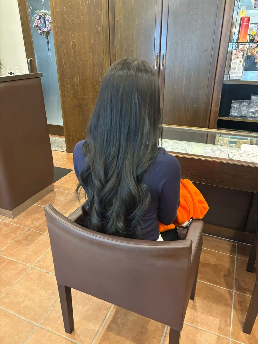ロング カラー 黒髪 ブルーカラー ブルーブラック ヘアカラー 武藤 冬月のヘアスタイル