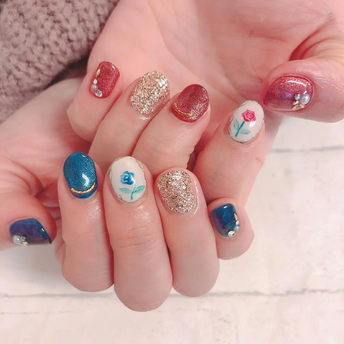 ネイル ブルー ジェルネイル ゴールド マグネットネイル 赤色 ono megumiのネイルデザイン
