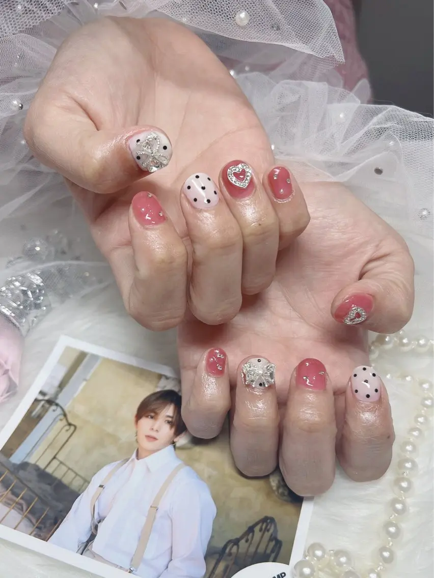 ネイル ドット ピンク ハンドネイル ハンドケア eclana🤍 sarinaのネイルデザイン