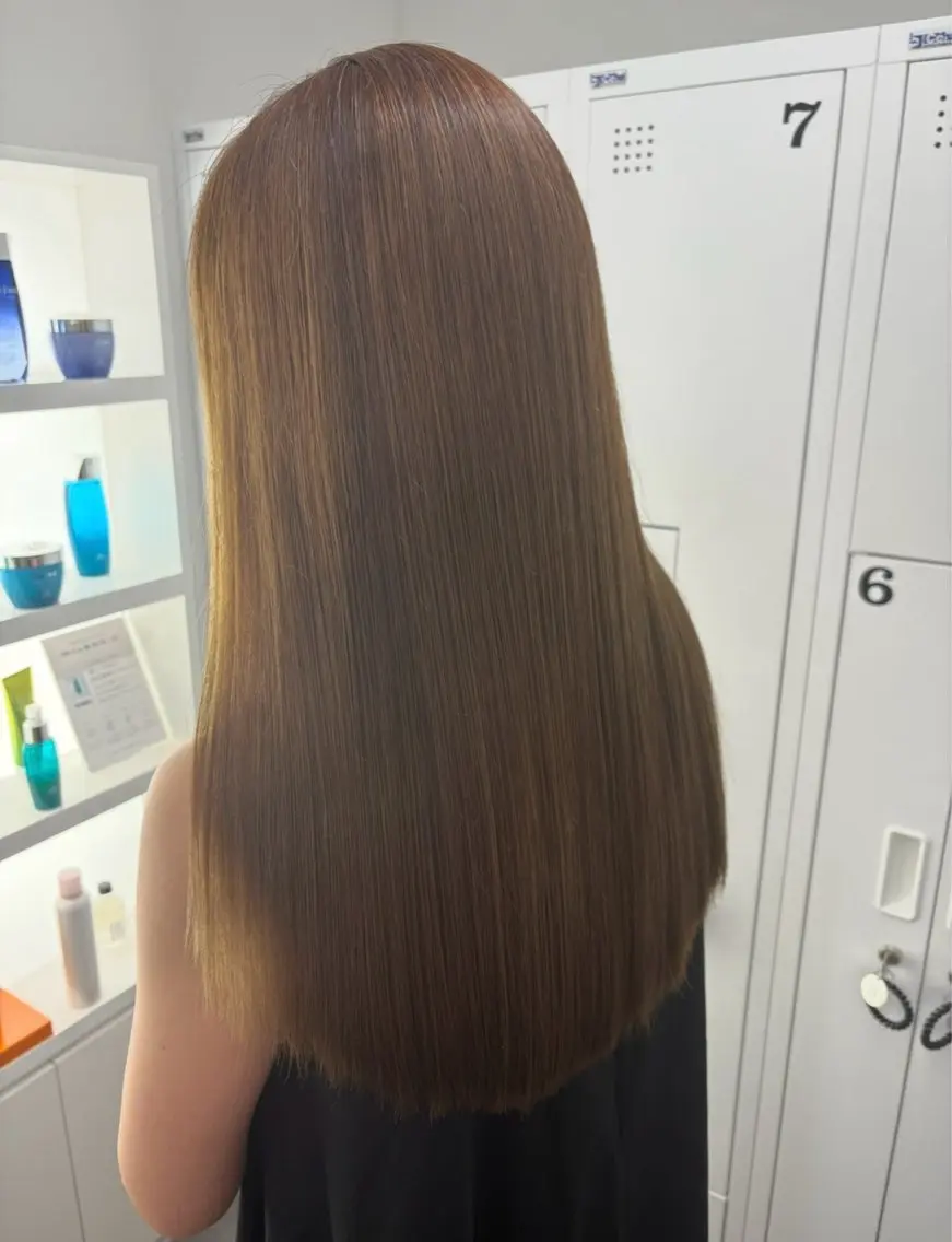 ブリーチなしダブルカラー+カット（毛先5センチまたらレイヤーカット）の写真