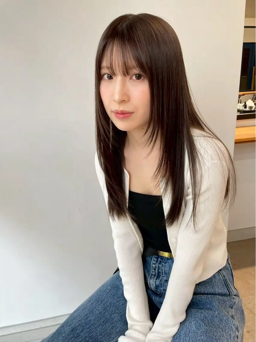 セミロング カラー ブラウンカラー 透ける、柔らかい。 透明感ワンカラー🫧のヘアスタイル