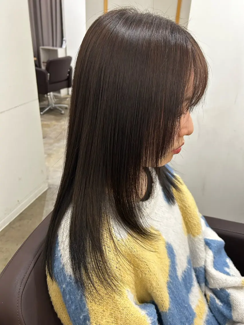 ロング 顔まわりレイヤー 卒業式のヘアスタイル 髪質改善 レイヤーカット ヘアカラー トリートメント attrait 福岡のヘアスタイル