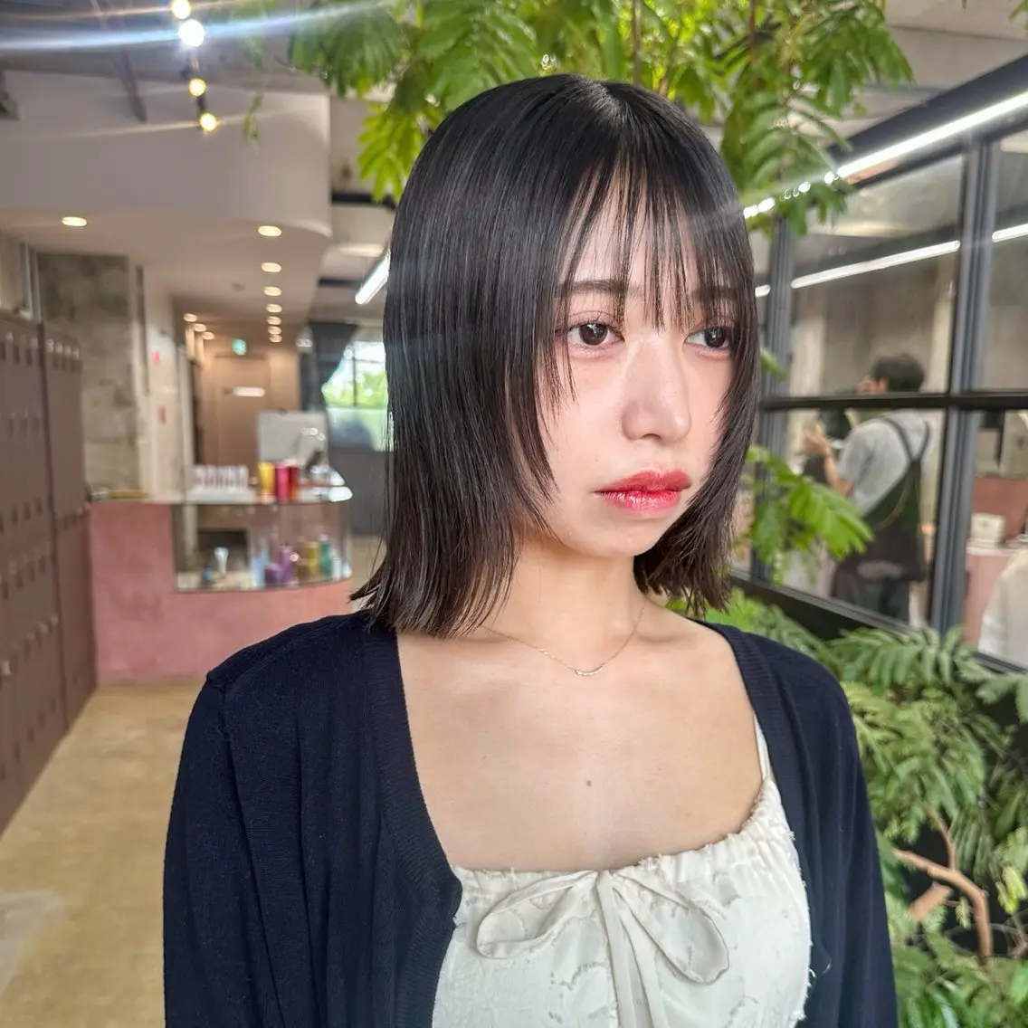 ミディアム カラー ボブレイヤー ミディアムレイヤー ボブ レイヤーカット カット ヘアカラー トリートメント 岡本康平/ケアブリ ーチ/酸性ストレートのヘアスタイル