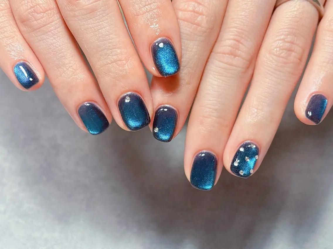 ネイル アートネイル マグネットネイル ネイビー ストーンネイル 冬ネイル ハンドネイル ハンドケア ゆ か_Nails💫のネイルデザイン