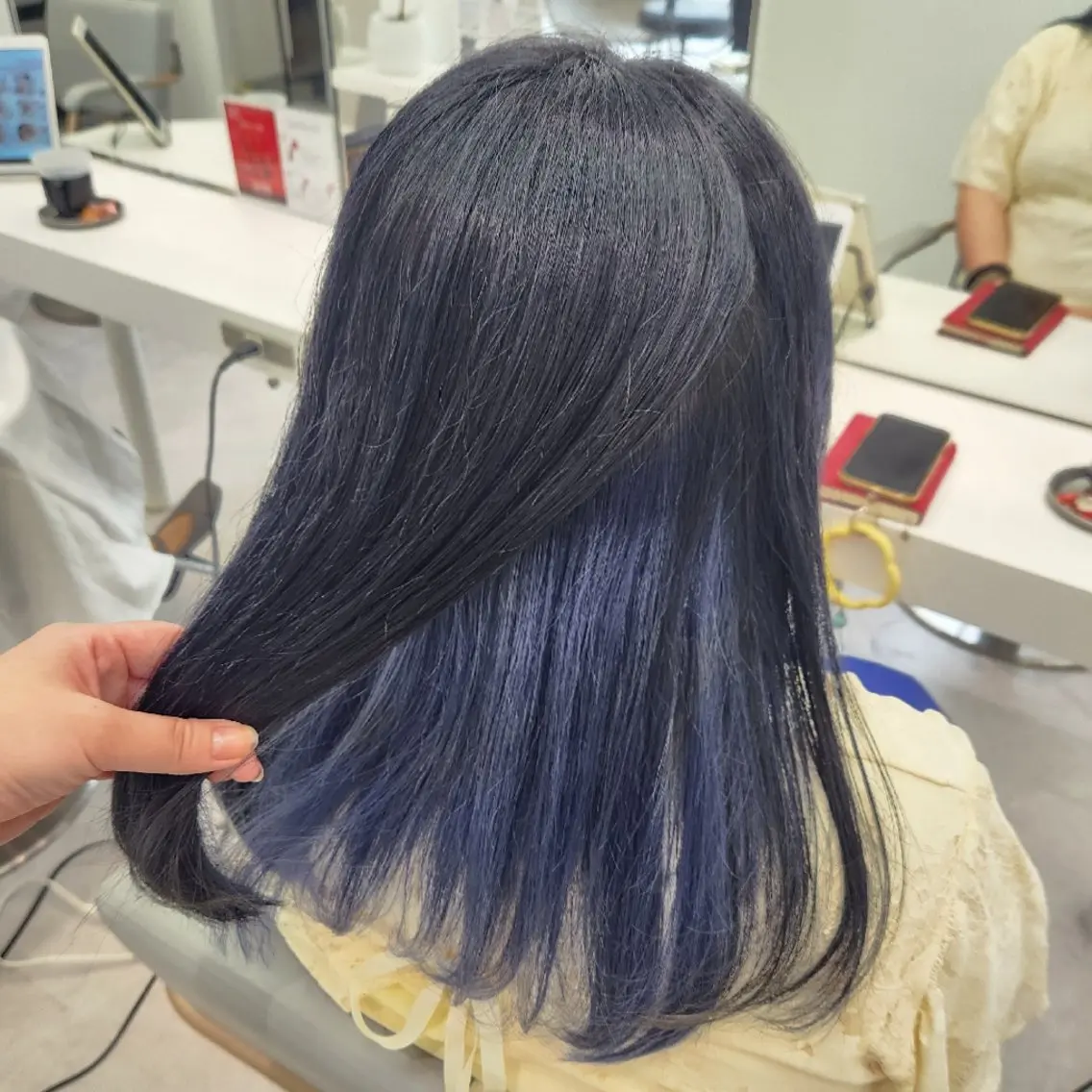 セミロング カラー ヘアカラー トリートメント 推しアニメカラー🌈 ツヤ透明感カラー🦄のヘアスタイル
