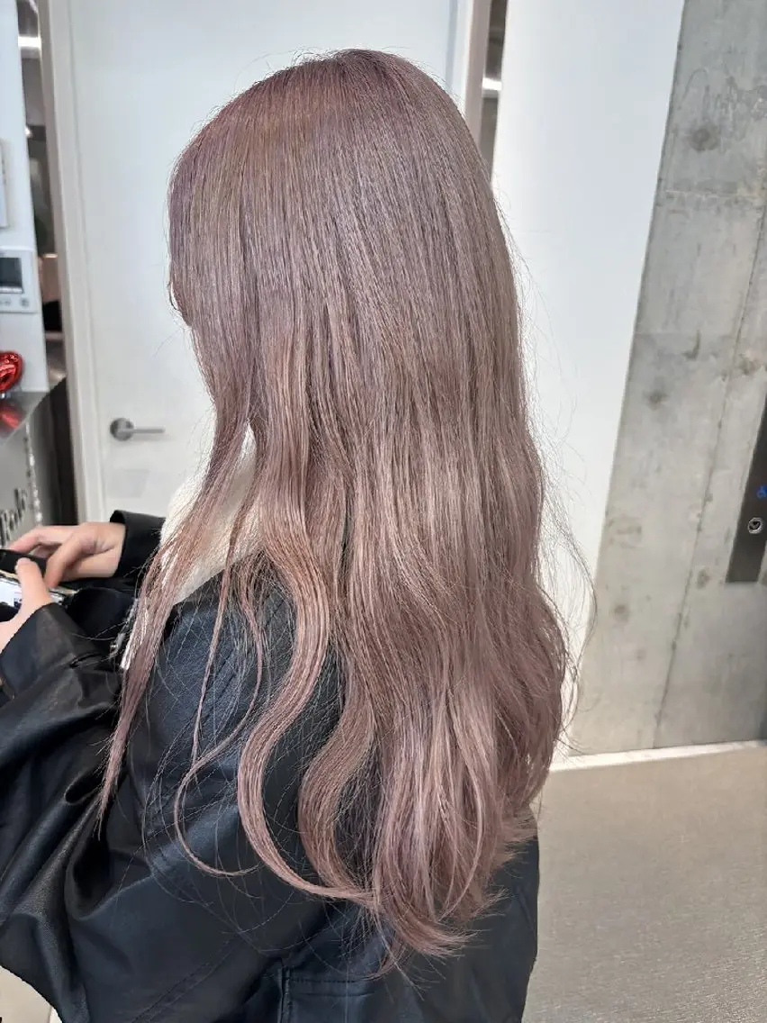 カラー ロング カット ヘアカラー トリートメント Lond Roleのヘアスタイル