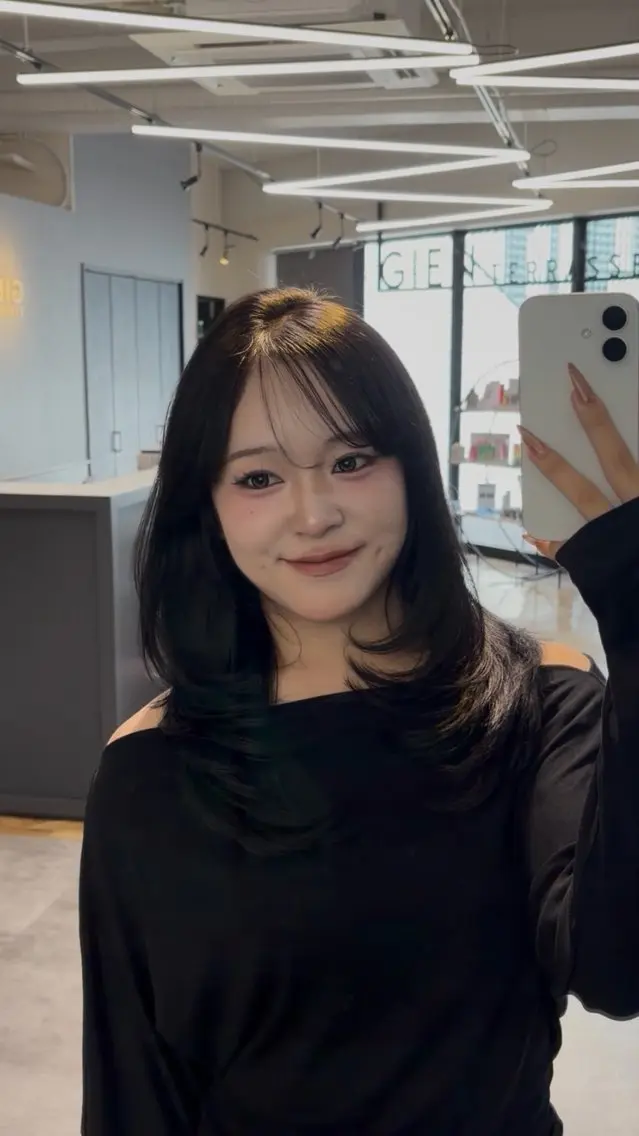 ロング 真下 瑞歩のヘアスタイル