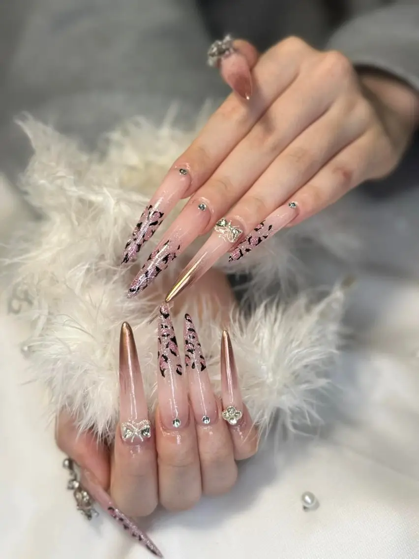 セミロング ハンドネイル Bibi nail Osakaのネイルデザイン