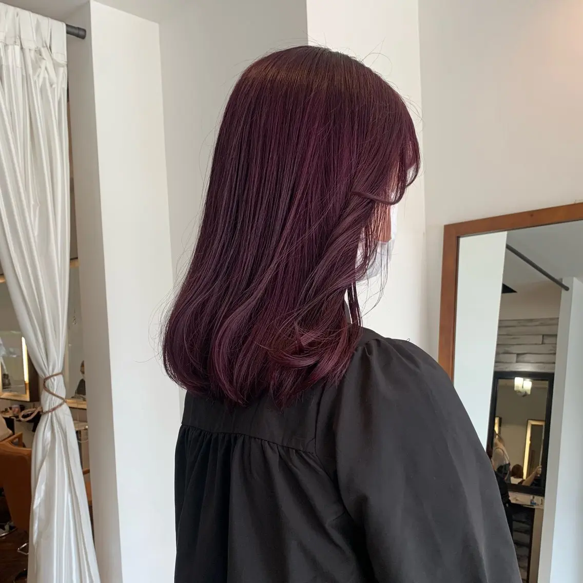 ミディアム カラー ブリーチ カシス ピンクカラー ヘアカラー トリートメント 的場 莉音のヘアスタイル