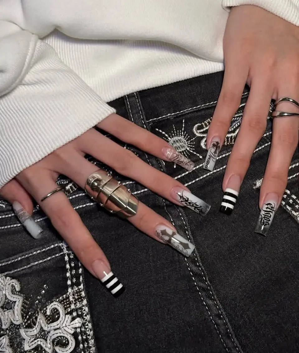 ネイル アートネイル フレンチネイル ジェルネイル キラキラネイル 韓国ネイル ハンドネイル ICE Nailsのネイルデザイン