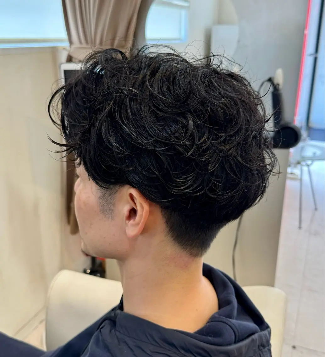 ショート パーマ メンズ センターパート カット パーマ トリートメント 長屋 裕也のヘアスタイル
