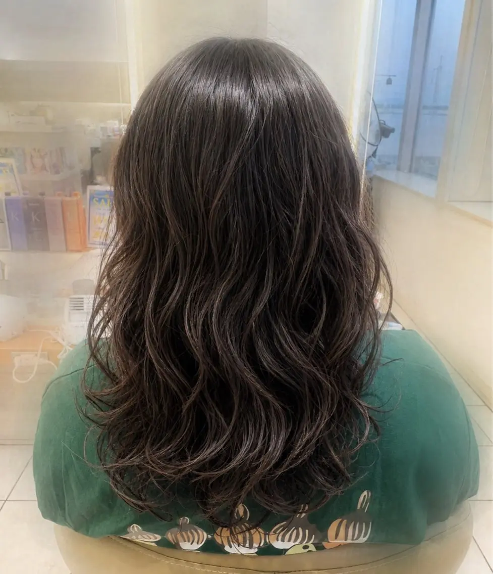 ロング パーマ カット パーマ 根本 美来のヘアスタイル