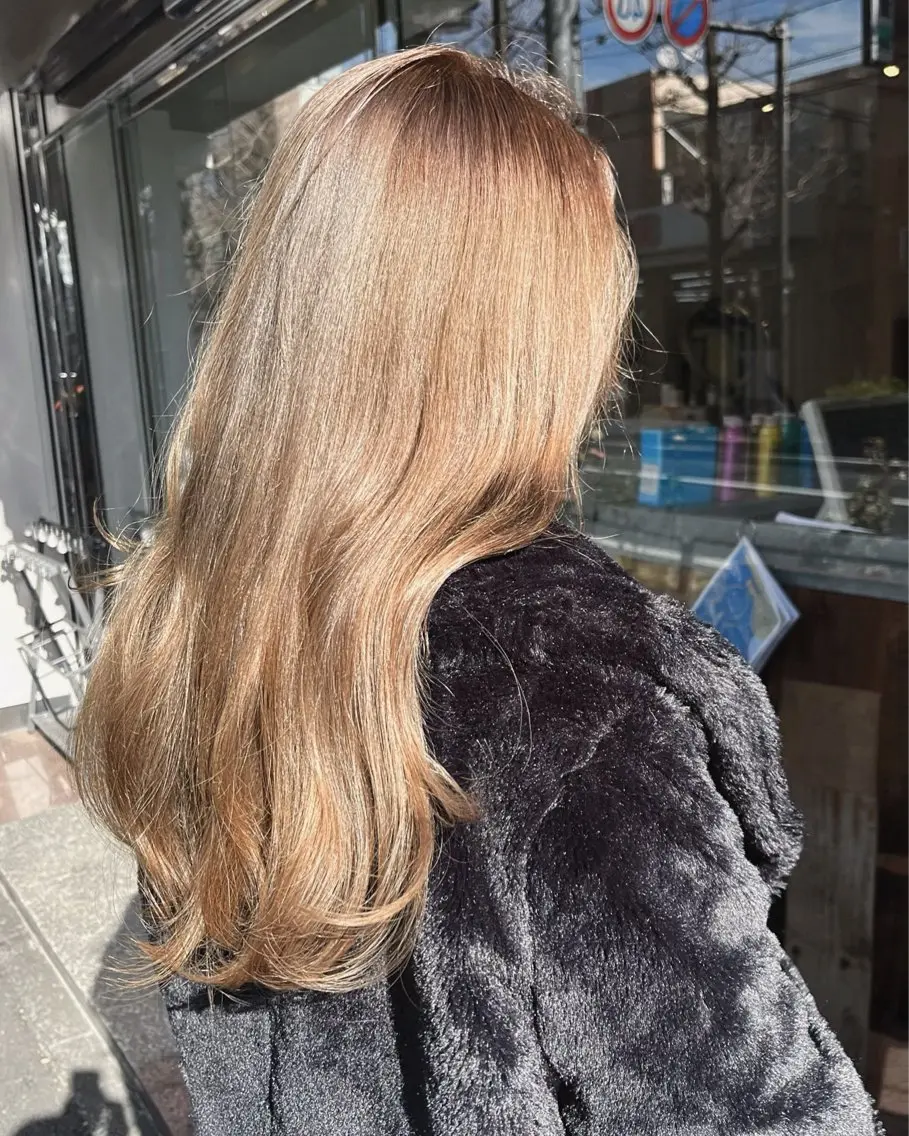 ロング カラー ベージュカラー ハイトーンカラー ハイトーンベージュ レイヤーカット🌈 透明感カラー🌷ユリのヘアスタイル
