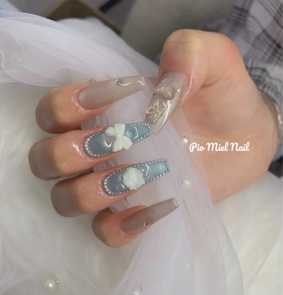 セミロング 韓国風ヘア Pio Mielのネイルデザイン