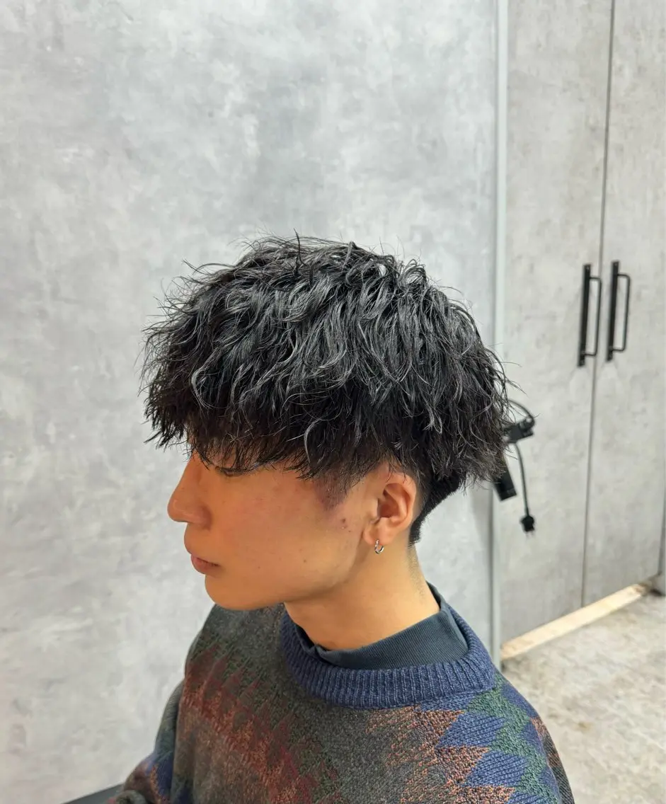 ショート パーマ メンズ メンズブリーチ メンズパーマ ツイストスパイラルパーマ 波巻きパーマ スパイラルパーマ ツイストスパイラル/ メンズ特化/中川誠也のヘアスタイル