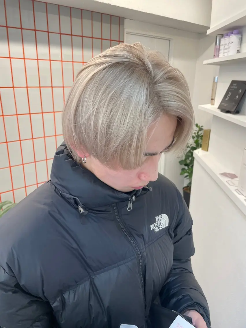 ショート カラー メンズ メンズブリーチ メンズハイトーン ベージュカラー ブリーチ ブロンド ヘアカラー グレージュ/ベージュ 🎀momo🎀のヘアスタイル