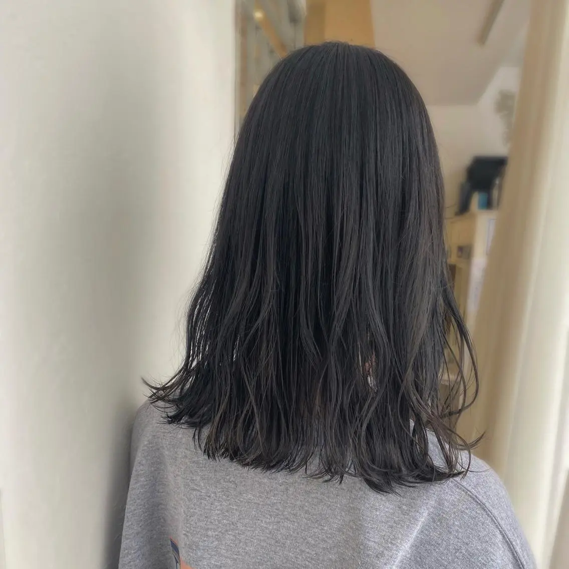 セミロング カラー 黒髪 ブルーカラー ブルーブラック 透明感カラー イルミナカラー 🍑もも 🍑のヘアスタイル