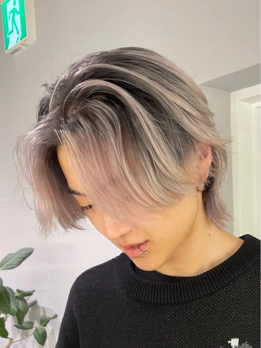 カラー メンズ メンズハイトーン グレージュ ハイトーンカラー シルバー シルバーグレージュ カット ヘアカラー 中川 稜のヘアスタイル