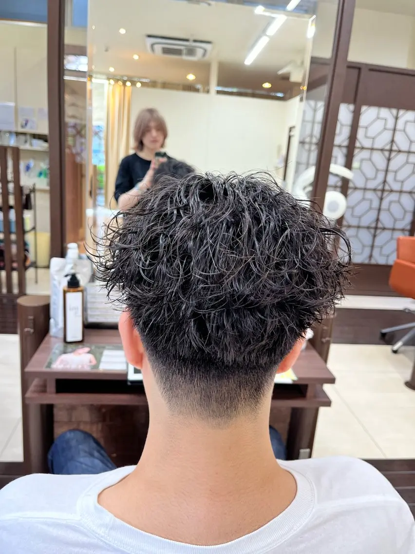 ショート パーマ メンズ マッシュ メンズパーマ 刈り上げ 波巻きパーマ スパイラルパーマ 🧊メンズ特化🧊 高木航希のヘアスタイル