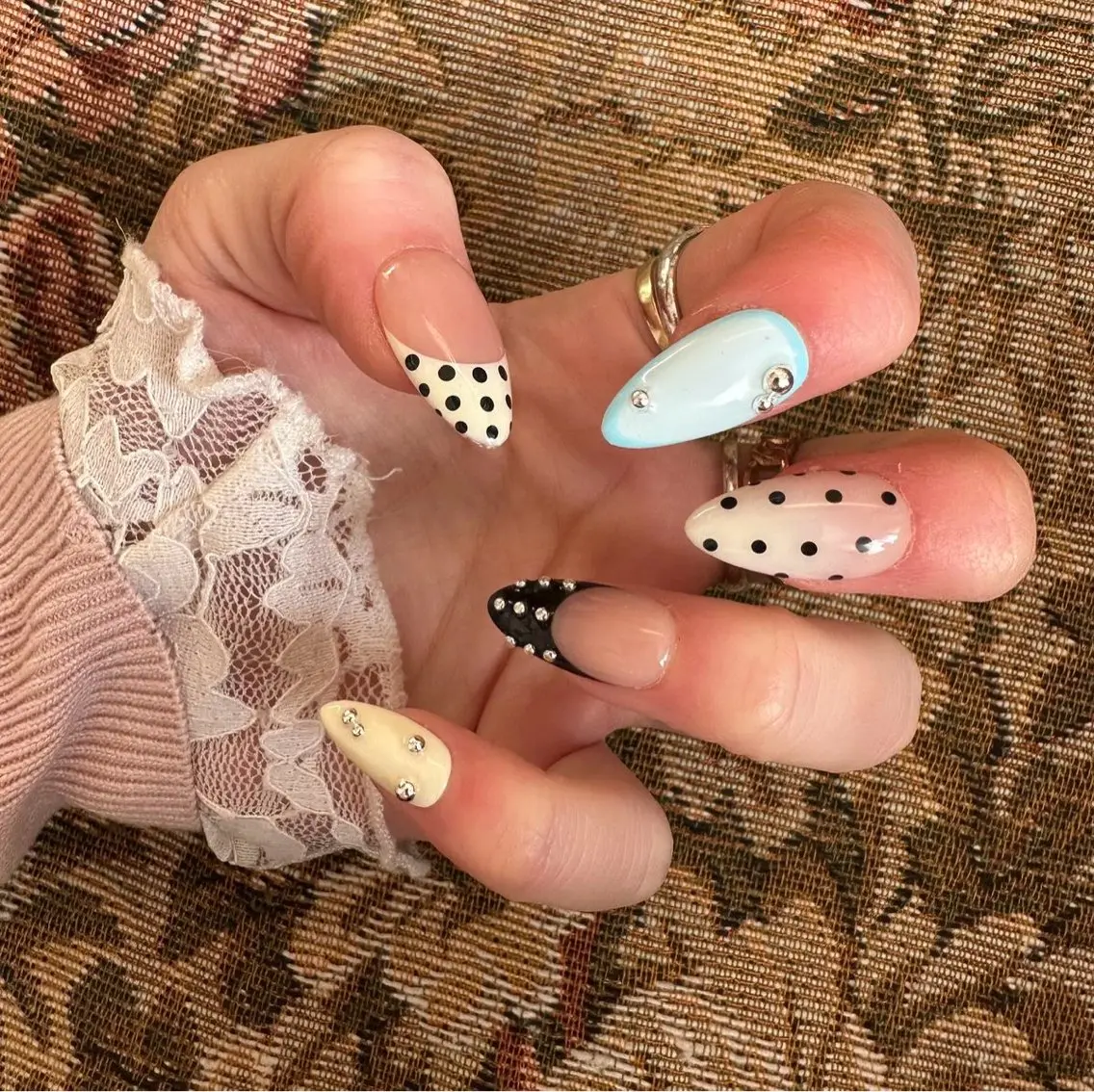 ネイル キラキラネイル 韓国ネイル ロングネイル ワンホンネイル ハンドネイル Josie nail salonのネイルデザイン