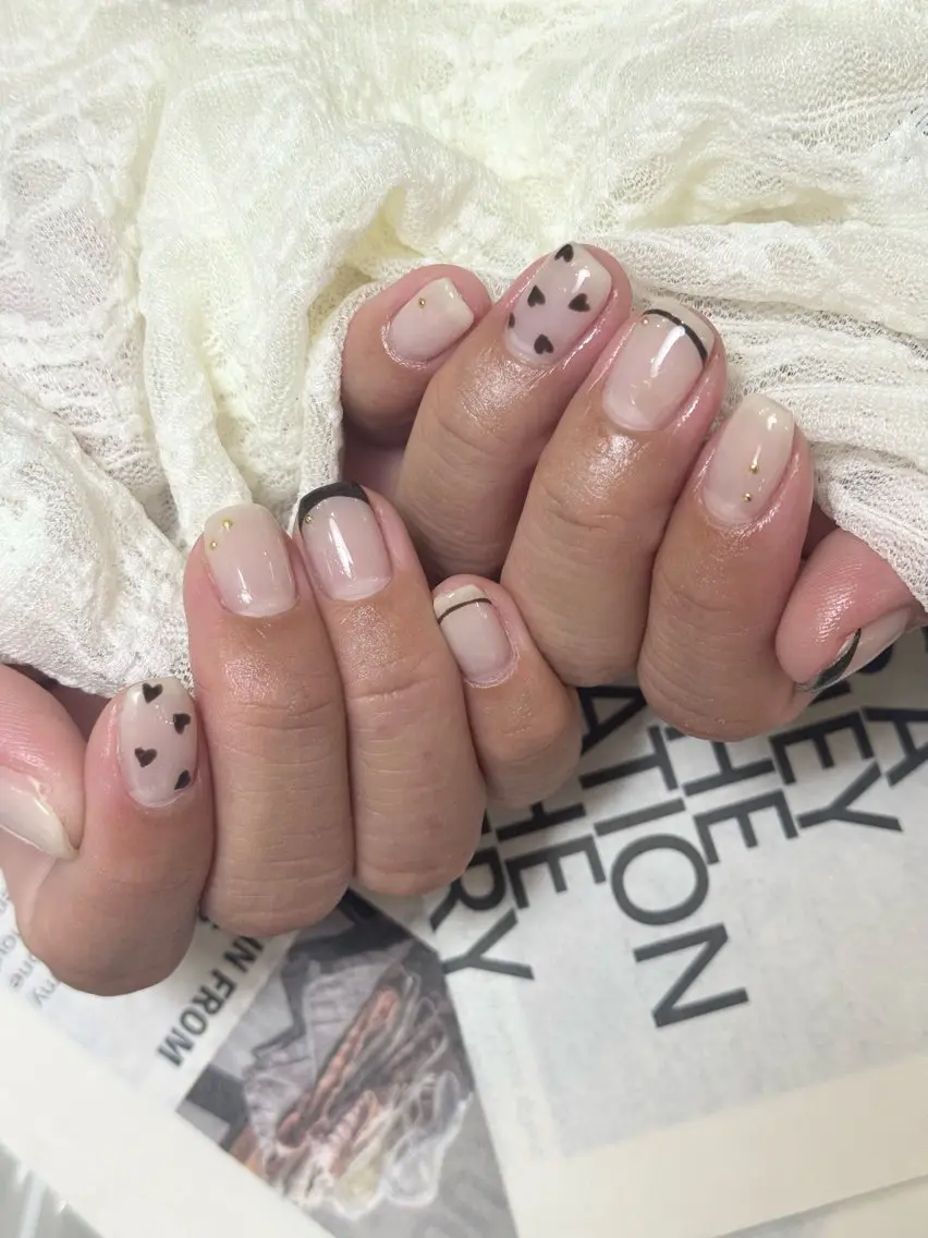ネイル フレンチネイル ガーリー ハンドネイル nail room 5890  noaのネイルデザイン