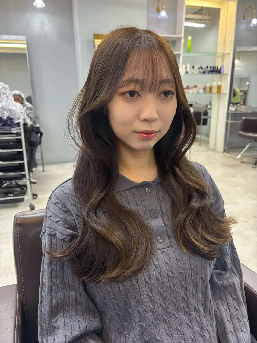 ロング カラー ブラウンカラー カット ヘアカラー トリートメント 桐生 かれんのヘアスタイル