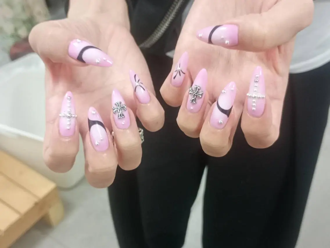 ネイル 長さ出し フットネイル フレンチネイル ジェルネイル ガーリー ハンドネイル ハンドケア The Nail💗 PIPIのネイルデザイン