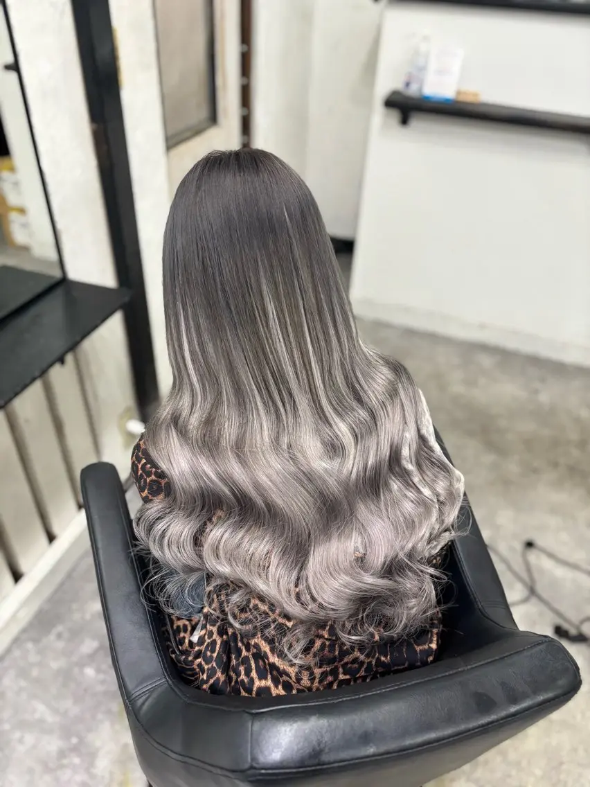 期間限定 衝撃価格❣️100%人毛シールエクステ(52cm ヘソ下)70枚の写真