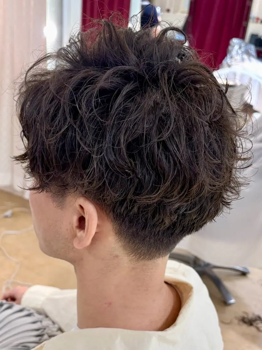 メンズ センターパート フェザーパーマ マッシュ メンズパーマ メンズツイストパーマ 瀧澤 一真のヘアスタイル