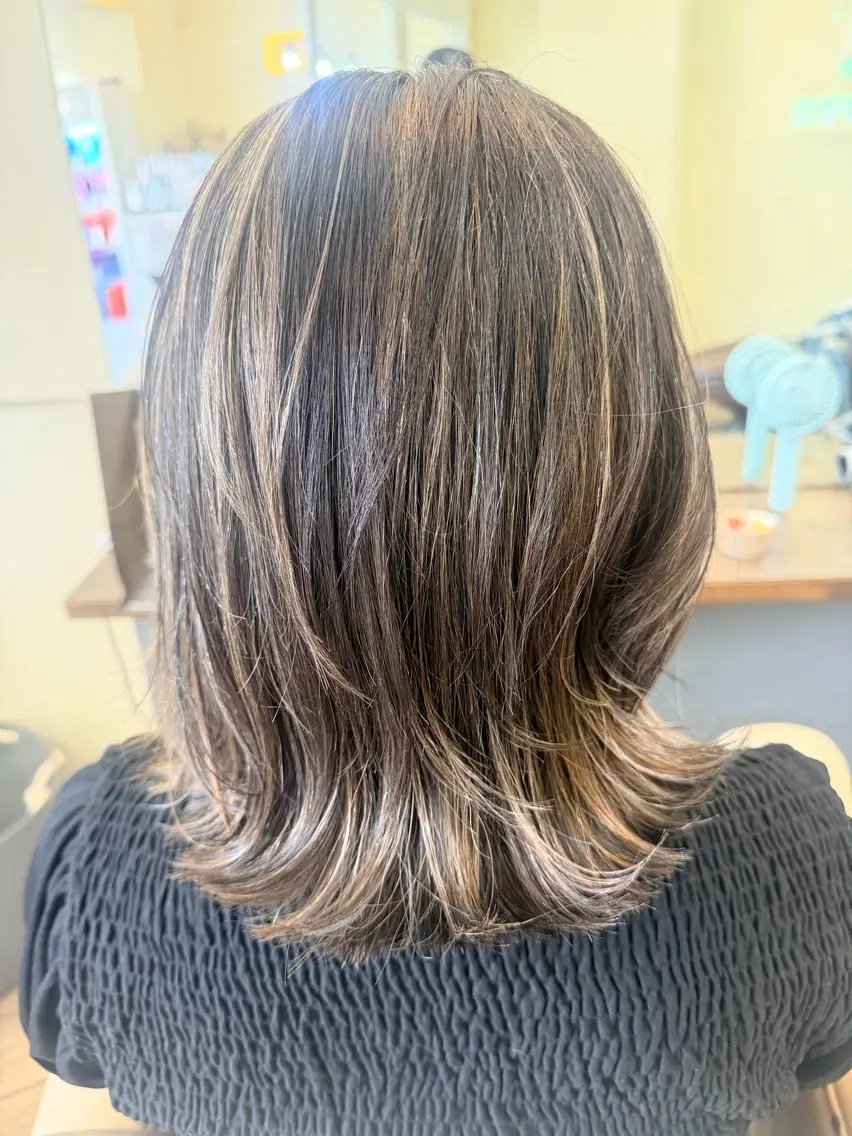 ミディアム カラー カット ヘアカラー トリートメント 鶴見 和美のヘアスタイル