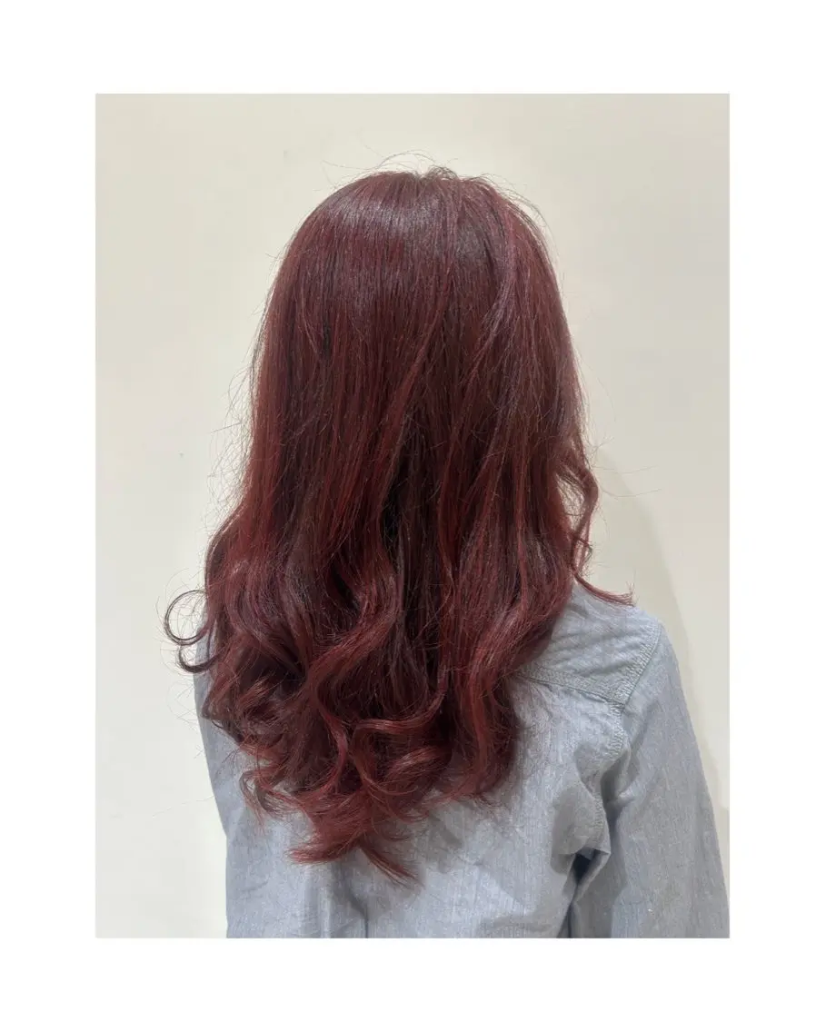 ロング カラー ブリーチ 透明感カラー レッドカラー ヘアカラー トリートメント ヘアセット 艶髪ストレート✨️ ほのか☺︎″のヘアスタイル