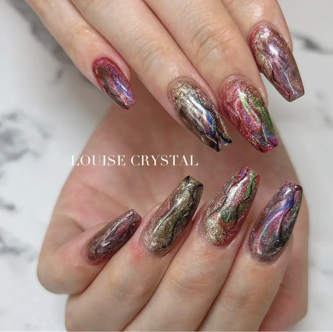 ネイル ハンドネイル LOUISE CRYSTALのネイルデザイン