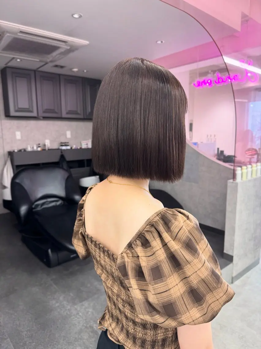 ショート 低ダメージ透明カラー 𝙼𝙰𝙽𝙰のヘアスタイル