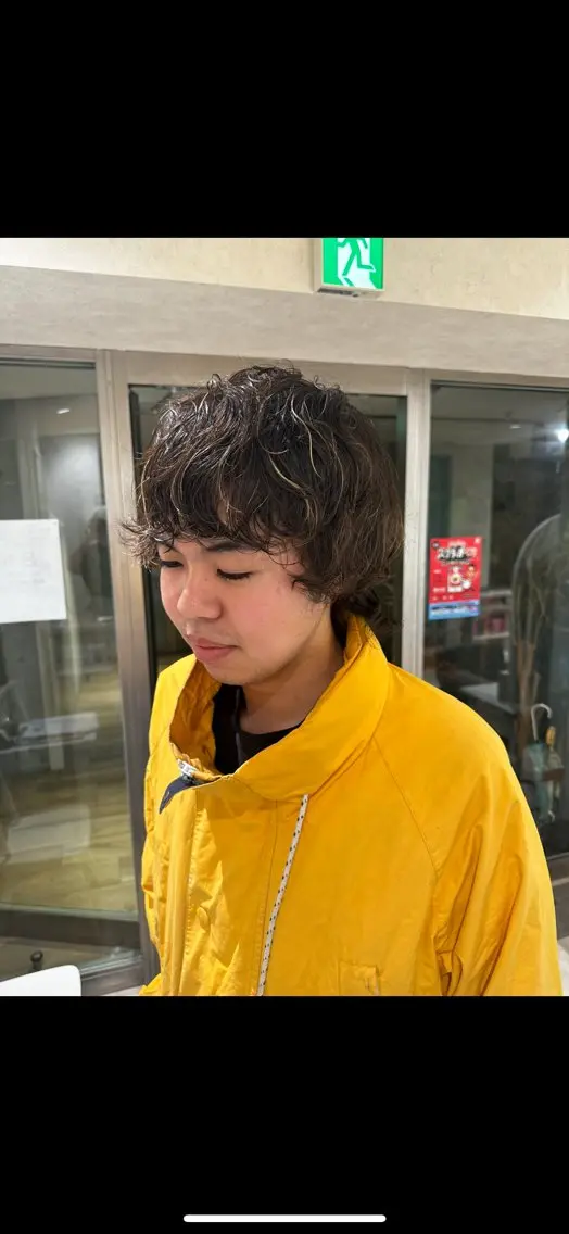 ショート カラー メンズ メンズハイライト ハイライトカラー ハイライト カット ヘアカラー デザインカラー🎨 下北沢 / 磯部のヘアスタイル