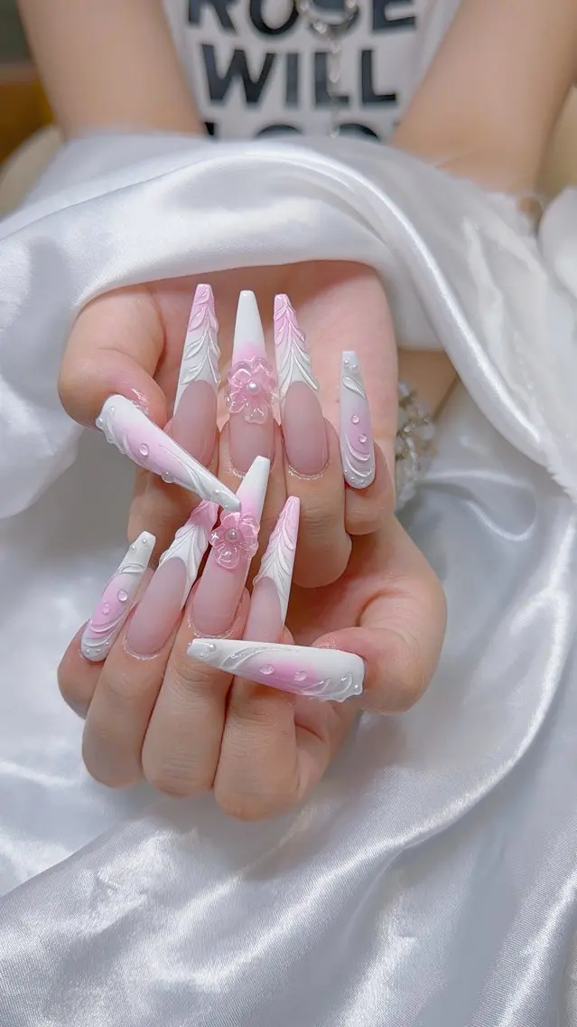ネイル KIRA LILYのネイルデザイン