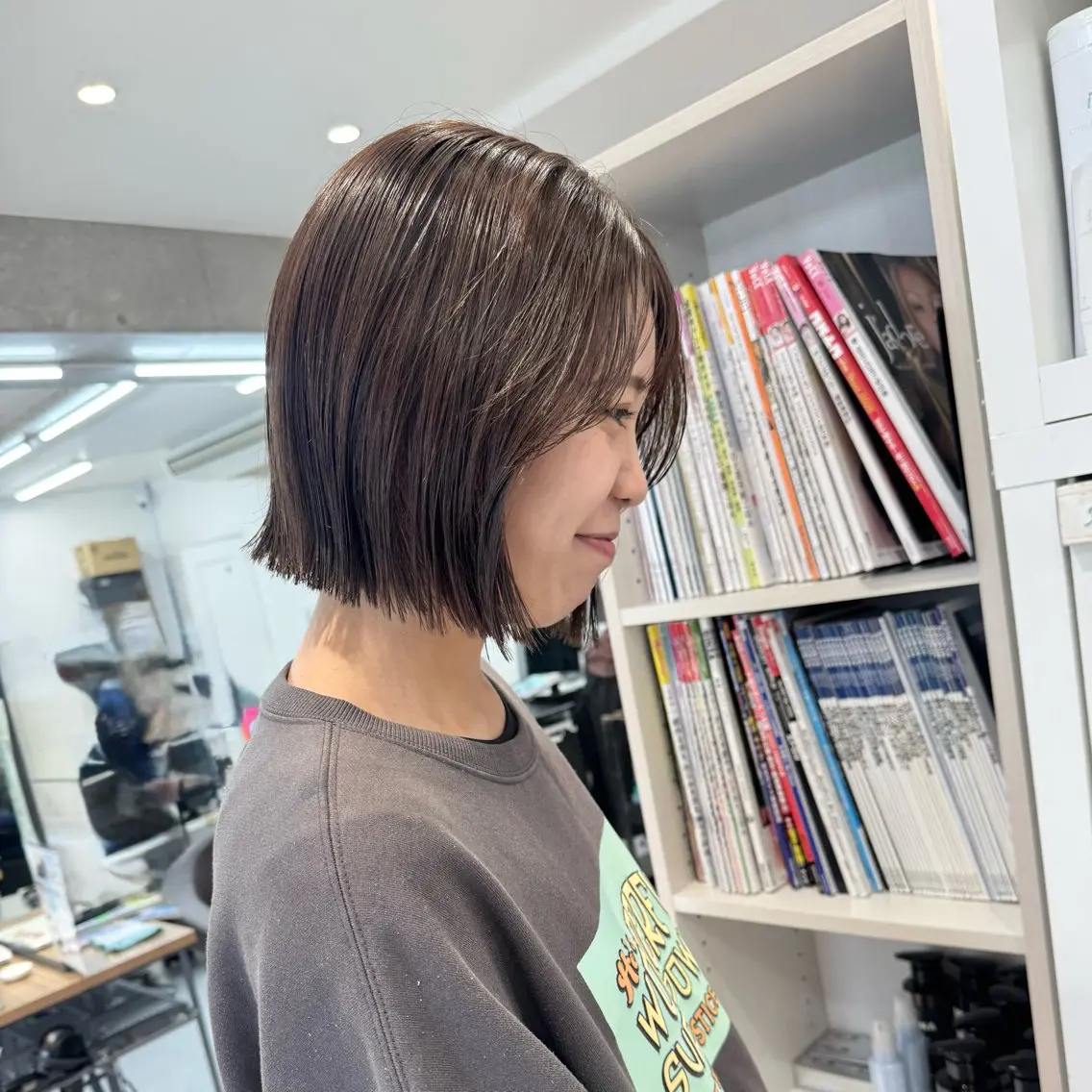 ミディアム 切りっぱなしボブ ボブ カット ヘアカラー トリートメント 会田有紀 /切りっぱなしボブのヘアスタイル