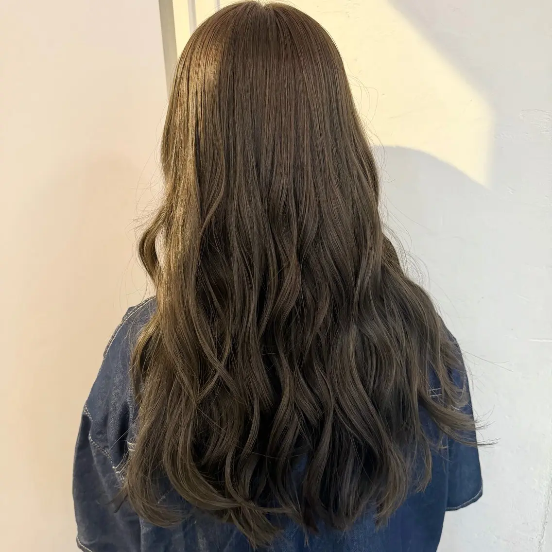 ロング カラー ベージュカラー オリーブベージュ ヘアカラー マリカ/ハイトーン /カットモデル無料のヘアスタイル