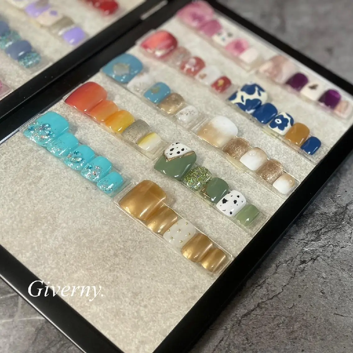 ネイル フットネイル フットネイル Giverny .のネイルデザイン